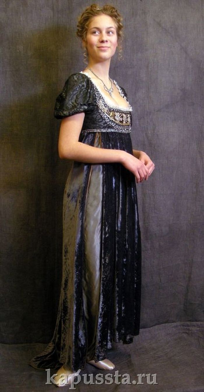 Бархатное ампирное платье 
